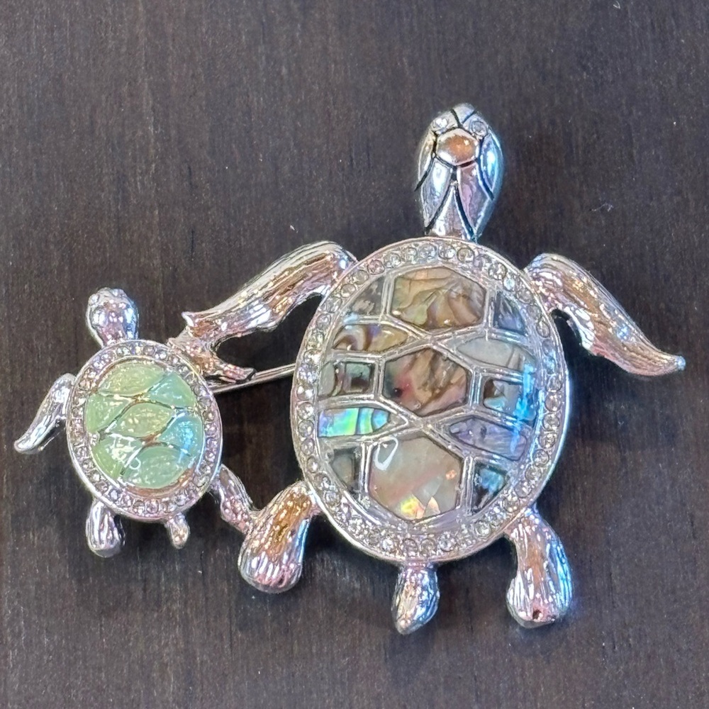 Napier beautiful Mom and Baby Sea Turtle silver toned rhinestones brooch/pin.